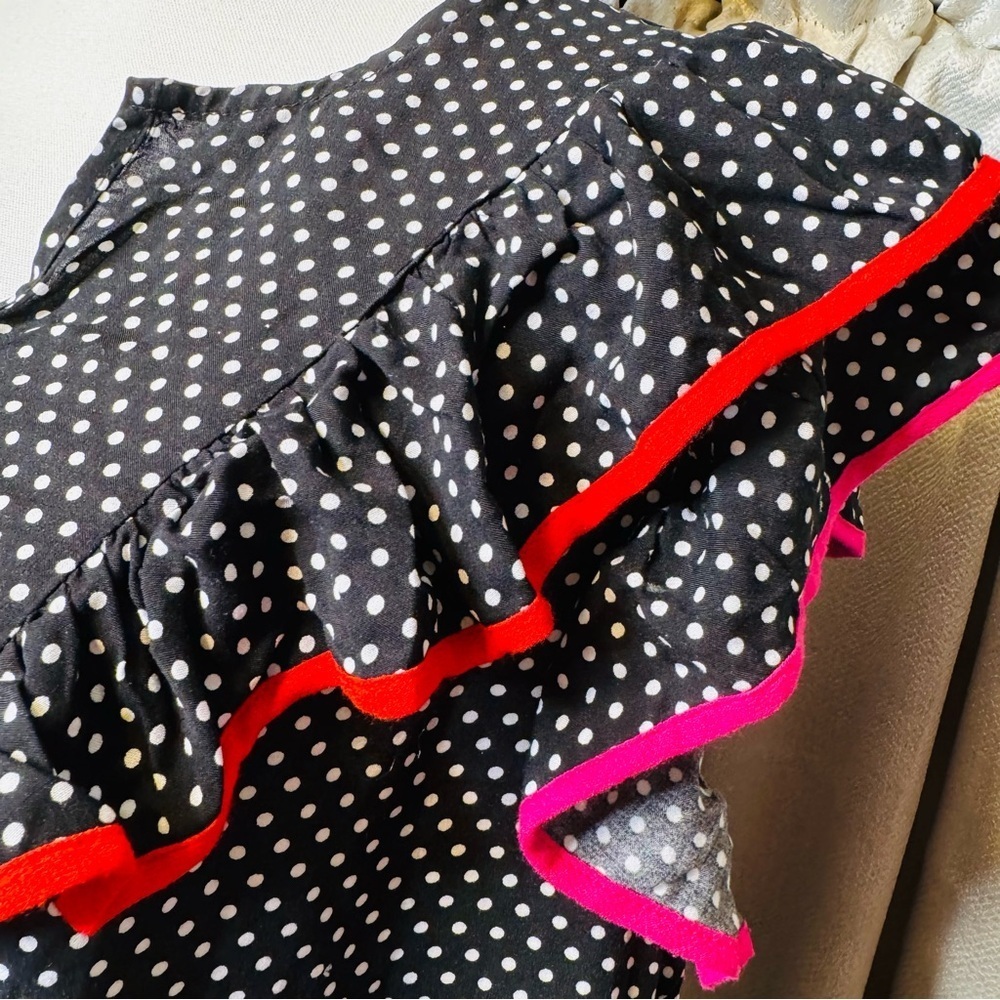 ANDREE BY UNIT Black and White Polka Dot Ruffled Bubble Blouse - Picture 2 of 11